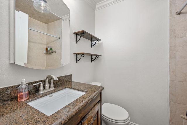 11715 Cherry Point Dr, Mont Belvieu, TX 77535
