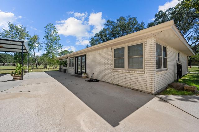 11715 Cherry Point Dr, Mont Belvieu, TX 77535