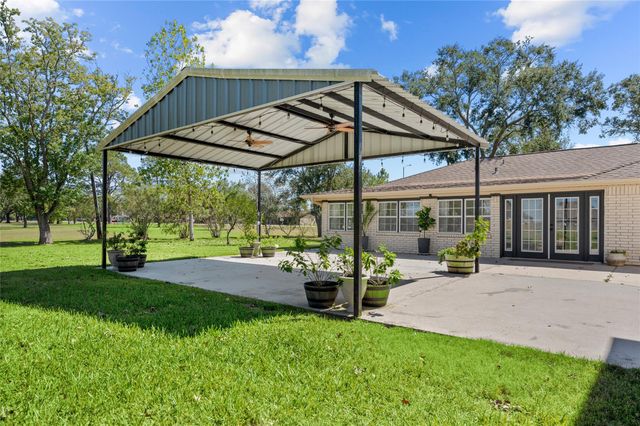 11715 Cherry Point Dr, Mont Belvieu, TX 77535