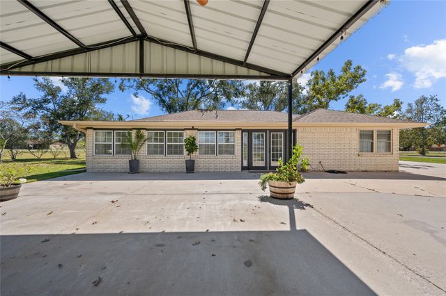 11715 Cherry Point Dr, Mont Belvieu, TX 77535
