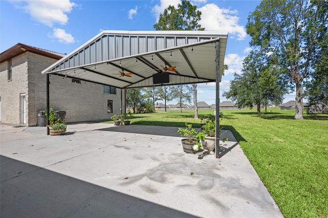 11715 Cherry Point Dr, Mont Belvieu, TX 77535