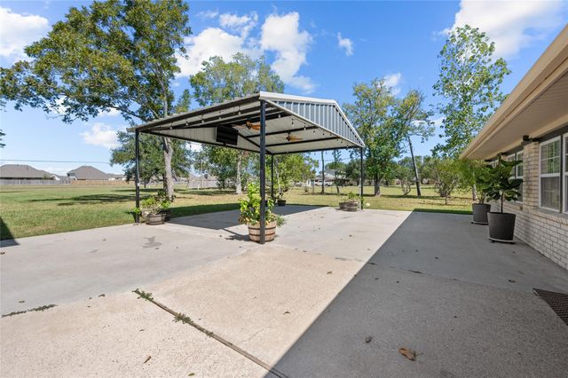 11715 Cherry Point Dr, Mont Belvieu, TX 77535