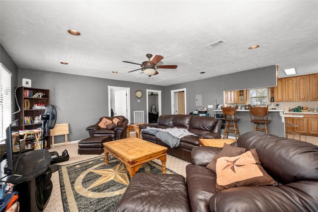 11715 Cherry Point Dr, Mont Belvieu, TX 77535