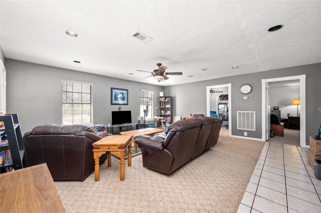 11715 Cherry Point Dr, Mont Belvieu, TX 77535