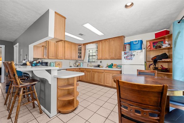 11715 Cherry Point Dr, Mont Belvieu, TX 77535