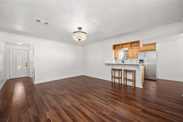 11715 Cherry Point Dr, Mont Belvieu, TX 77535