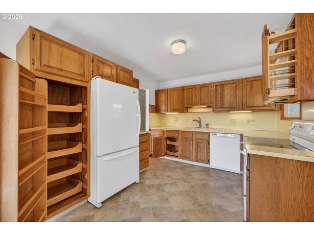 17705 Se MARIE St, Portland, OR 97236