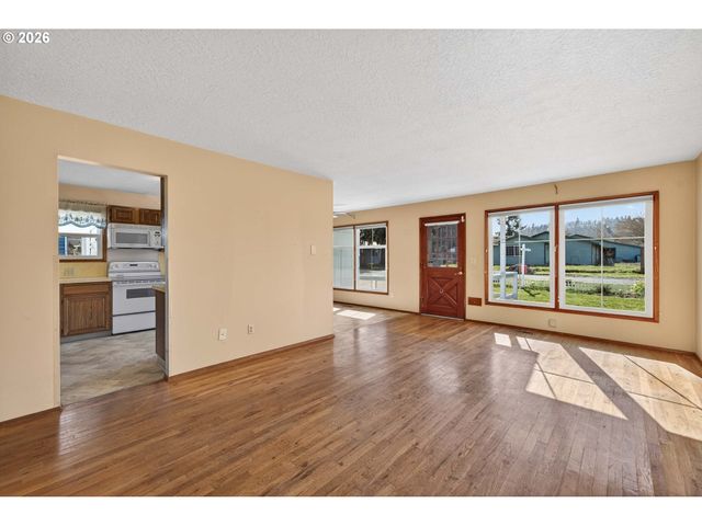 17705 Se MARIE St, Portland, OR 97236