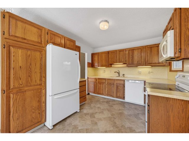 17705 Se MARIE St, Portland, OR 97236