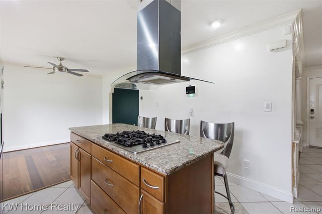 19700 Northbrook Drive, Southfield, MI 48076