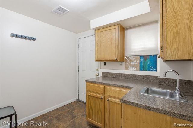 19700 Northbrook Drive, Southfield, MI 48076