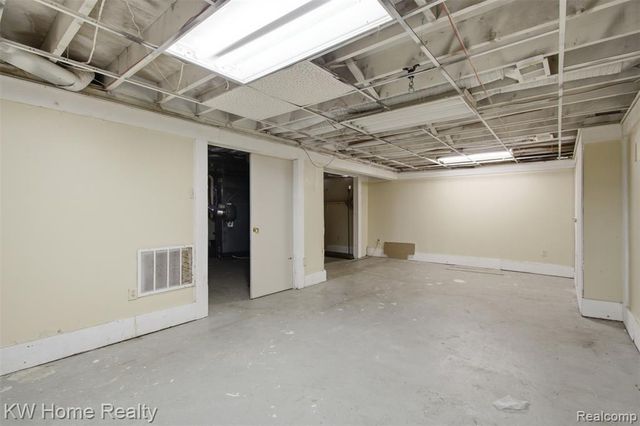 19700 Northbrook Drive, Southfield, MI 48076
