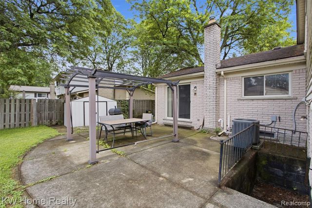 19700 Northbrook Drive, Southfield, MI 48076