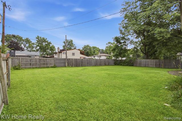 19700 Northbrook Drive, Southfield, MI 48076