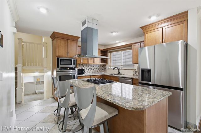 19700 Northbrook Drive, Southfield, MI 48076