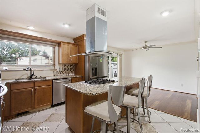 19700 Northbrook Drive, Southfield, MI 48076