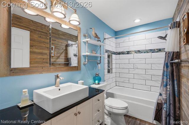 1270 Mccoy Street, Wolverine Lake, MI 48390
