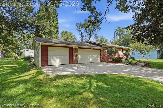 1270 Mccoy Street, Wolverine Lake, MI 48390