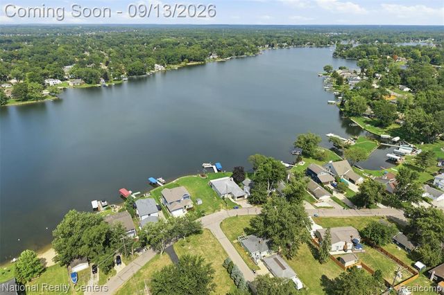 1270 Mccoy Street, Wolverine Lake, MI 48390
