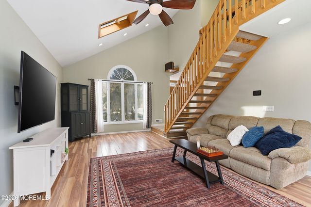 15 Mcqueen Boulevard, Farmingdale, NJ 07727