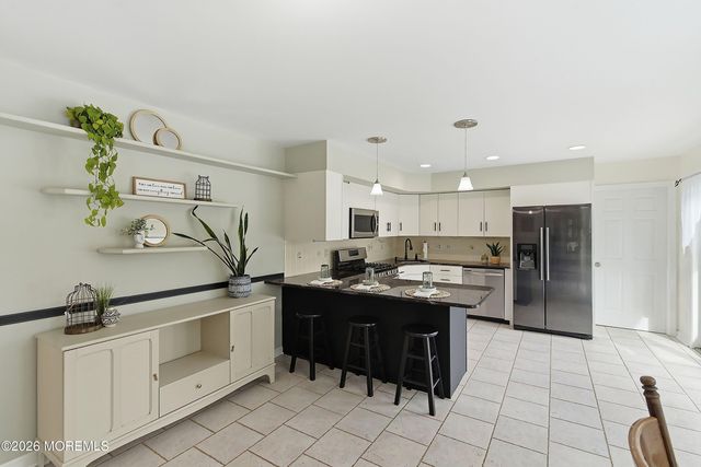 15 Mcqueen Boulevard, Farmingdale, NJ 07727