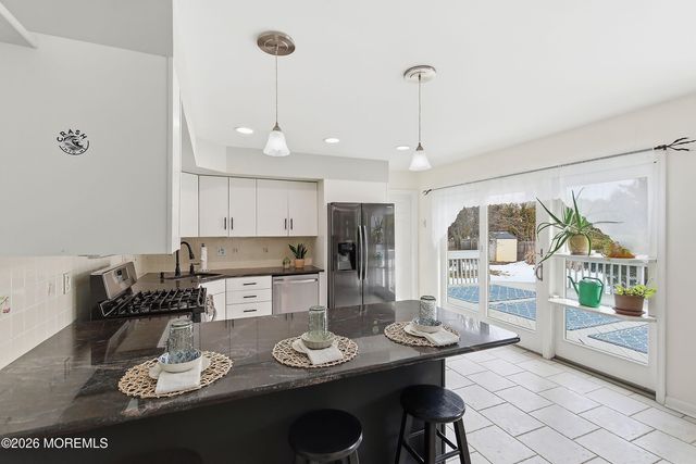 15 Mcqueen Boulevard, Farmingdale, NJ 07727