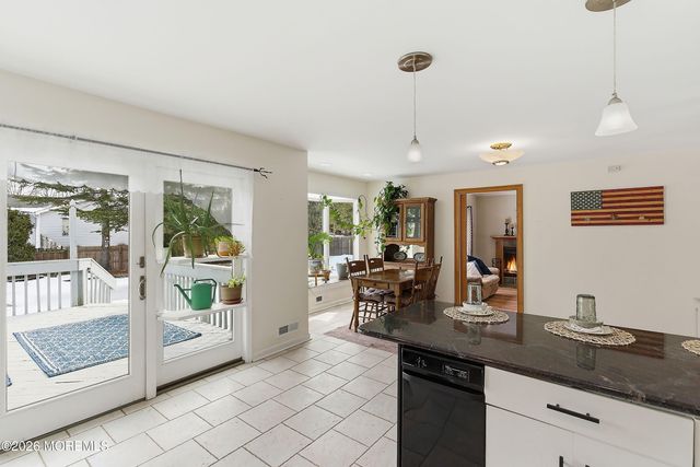 15 Mcqueen Boulevard, Farmingdale, NJ 07727