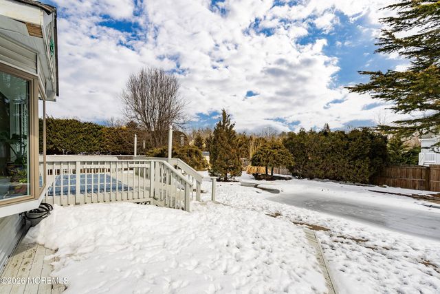 15 Mcqueen Boulevard, Farmingdale, NJ 07727