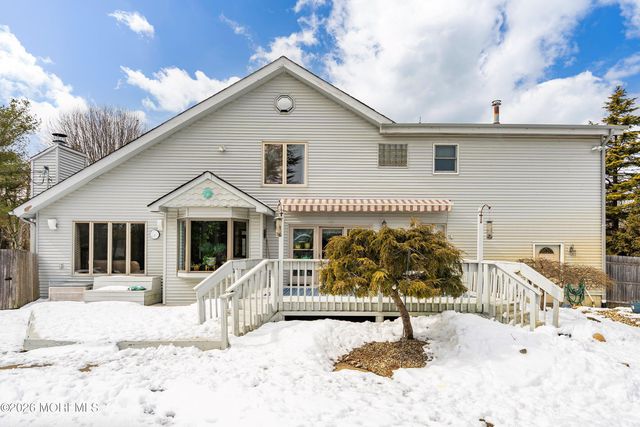 15 Mcqueen Boulevard, Farmingdale, NJ 07727