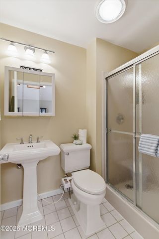 15 Mcqueen Boulevard, Farmingdale, NJ 07727