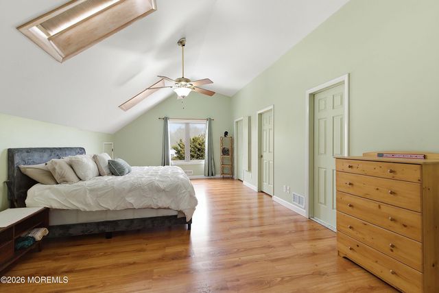 15 Mcqueen Boulevard, Farmingdale, NJ 07727