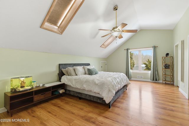 15 Mcqueen Boulevard, Farmingdale, NJ 07727