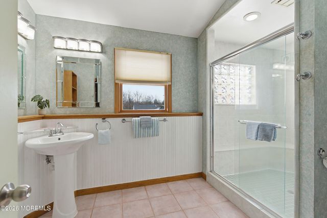 15 Mcqueen Boulevard, Farmingdale, NJ 07727