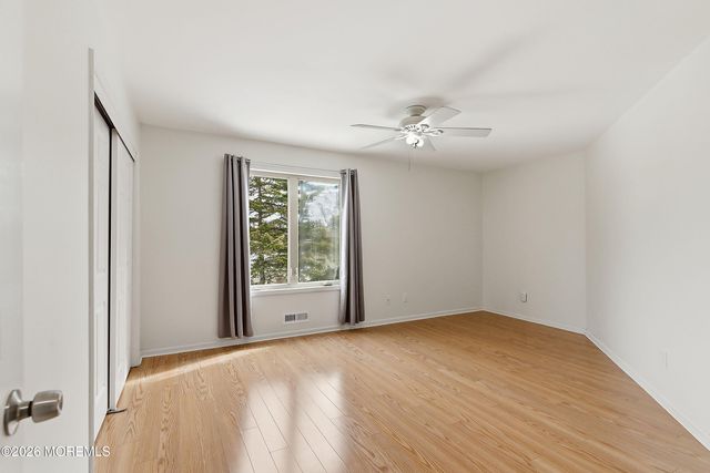 15 Mcqueen Boulevard, Farmingdale, NJ 07727