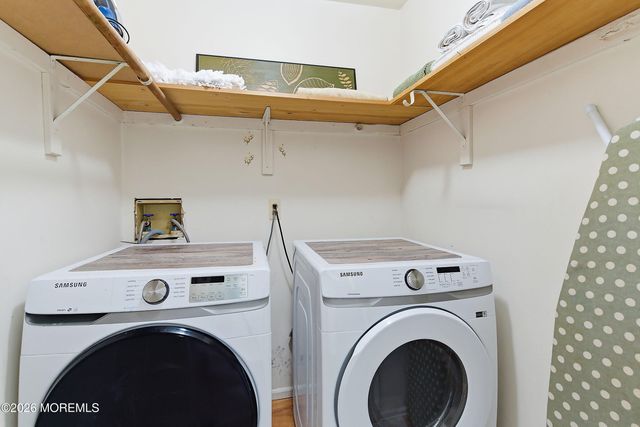 15 Mcqueen Boulevard, Farmingdale, NJ 07727