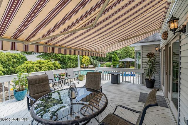 15 Mcqueen Boulevard, Farmingdale, NJ 07727