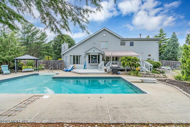 15 Mcqueen Boulevard, Farmingdale, NJ 07727