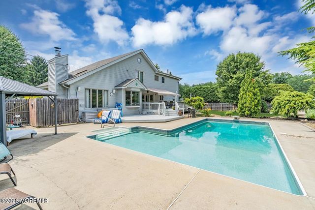 15 Mcqueen Boulevard, Farmingdale, NJ 07727