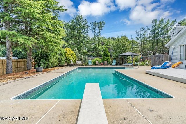 15 Mcqueen Boulevard, Farmingdale, NJ 07727