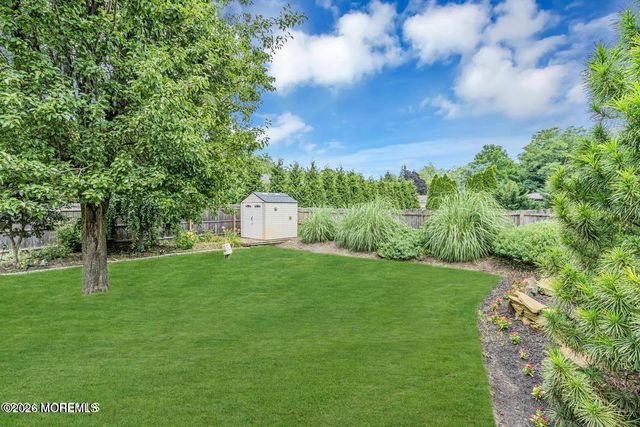 15 Mcqueen Boulevard, Farmingdale, NJ 07727