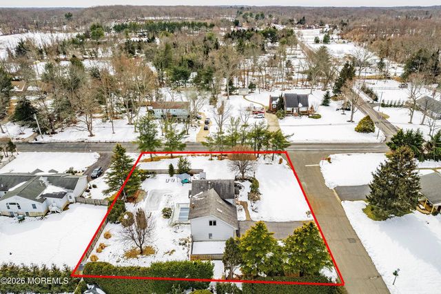 15 Mcqueen Boulevard, Farmingdale, NJ 07727