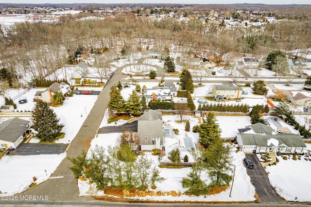 15 Mcqueen Boulevard, Farmingdale, NJ 07727