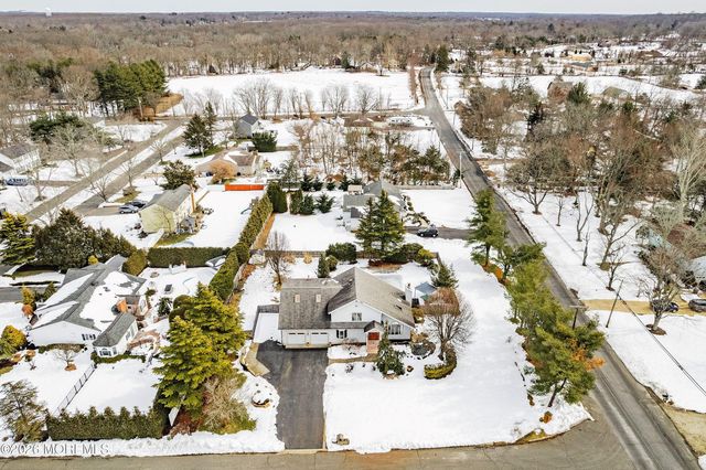 15 Mcqueen Boulevard, Farmingdale, NJ 07727