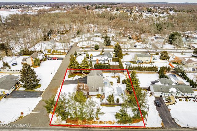 15 Mcqueen Boulevard, Farmingdale, NJ 07727