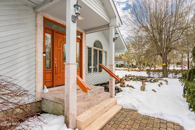 15 Mcqueen Boulevard, Farmingdale, NJ 07727