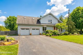 15 Mcqueen Boulevard, Farmingdale, NJ 07727