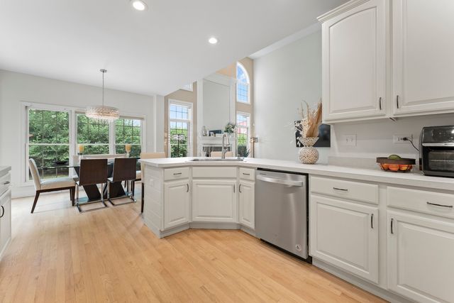 4308 Royal Windyne Court, St. Charles, IL 60174