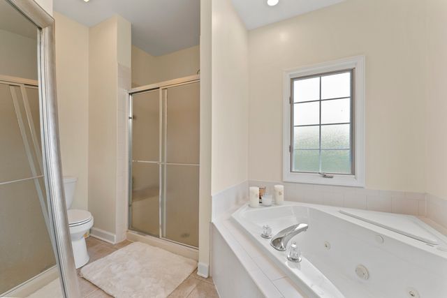 4308 Royal Windyne Court, St. Charles, IL 60174