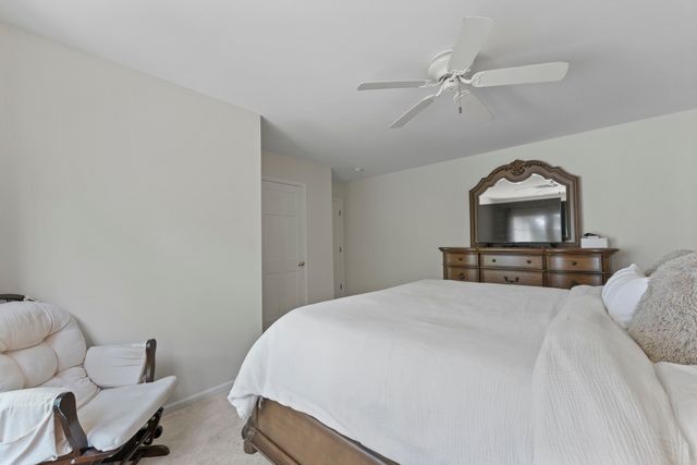 4308 Royal Windyne Court, St. Charles, IL 60174