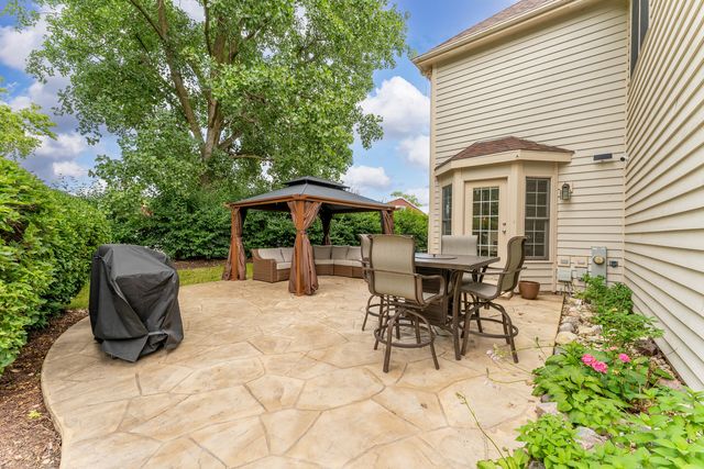 4308 Royal Windyne Court, St. Charles, IL 60174